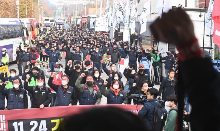 화물연대 총파업에…정부, 「업무개시명령」첫 발동 만지작