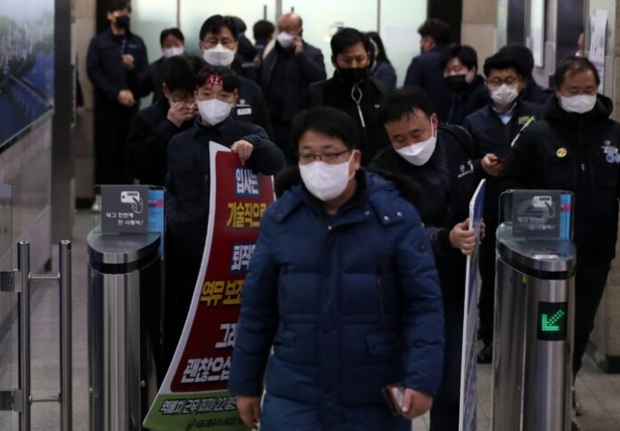 서울 지하철 6년 만에 총파업…운행률 뚝「출근길 비상」