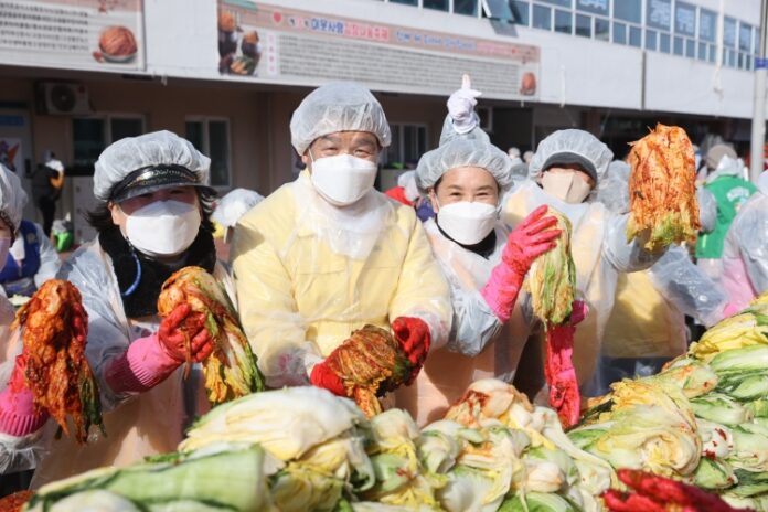 경남 고성군 「제16회 이웃사랑 김장나눔축제」열려