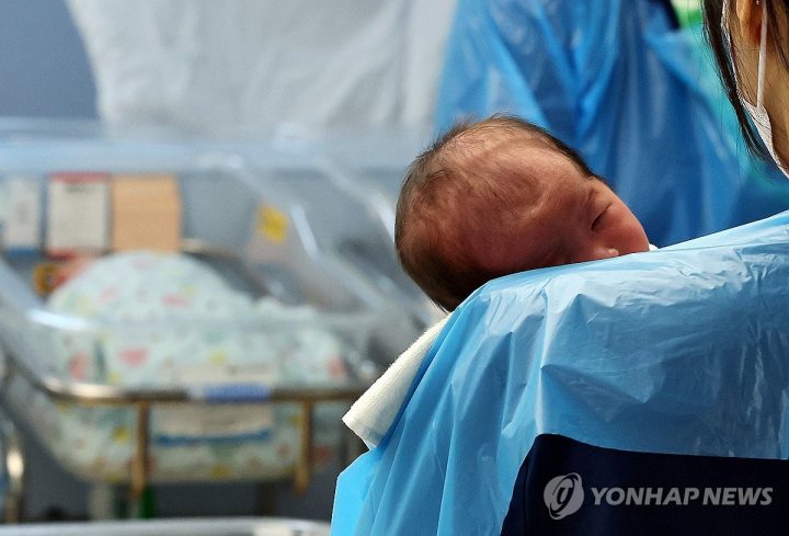 「내년 출산휴가급여 상한액 월 220만원으로 인상」…최저임금 여파