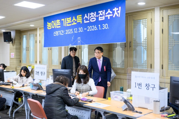 ［동정］장충남 군수, 기본소득 접수 현장 점검