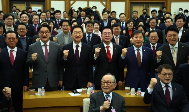 권영세·원희룡「차출론」에 당권주자 윤핵관 긴장…尹의 남자는?