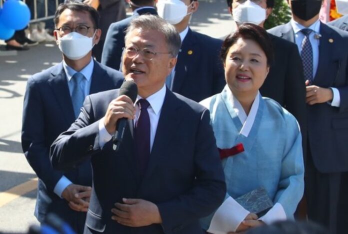 文『이태원 참사 책임지지 않는 못난 모습에, 마음까지 춥다』