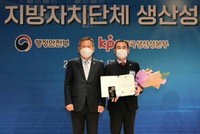 경남 「창녕군 지난연말 기관 표창 등 60개 역대 최다」 수상