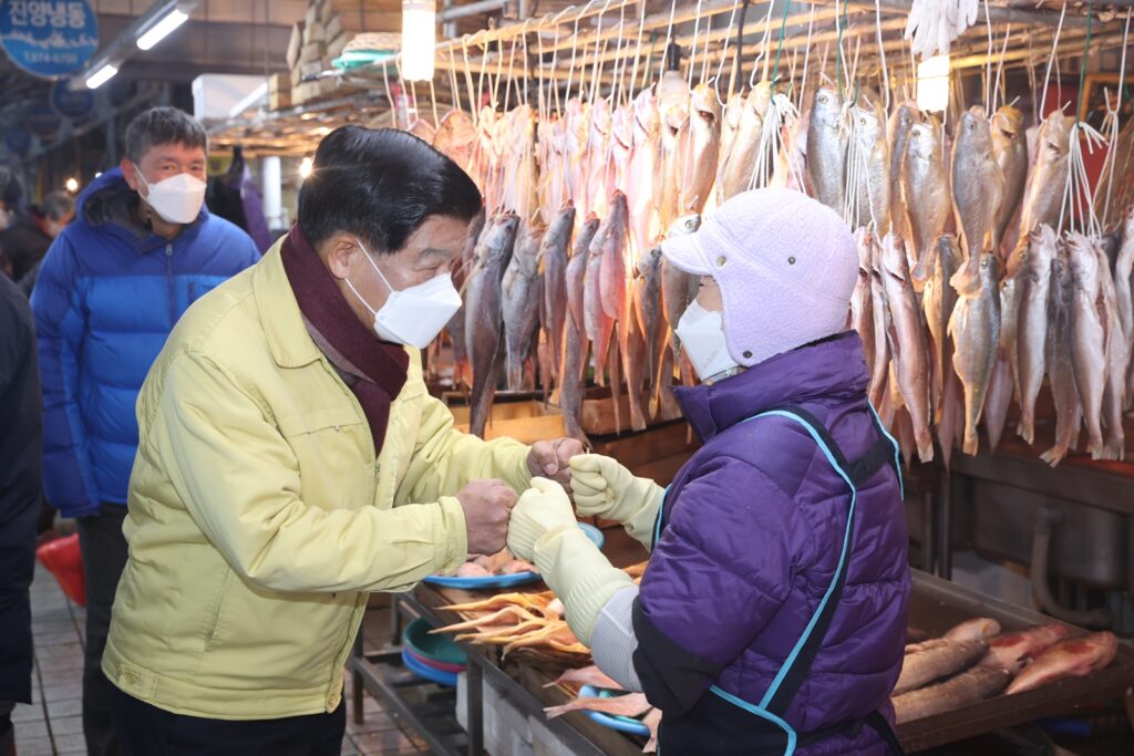 ［동정］이상근 고성군수, 새해맞이 배둔시장 및 고성시장 방문