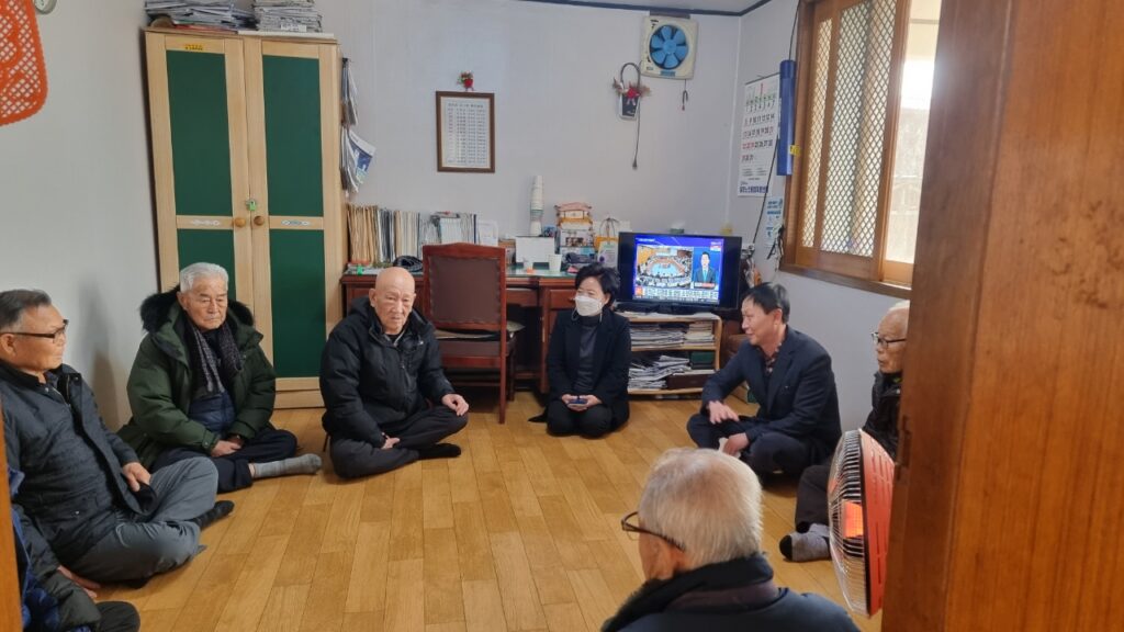 경남 밀양시 초동면 새해 맞이 경로당 방문인사