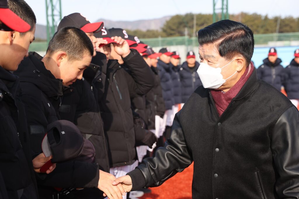 ［동정］이상근 고성군수, 동계 전지훈련 팀 격려