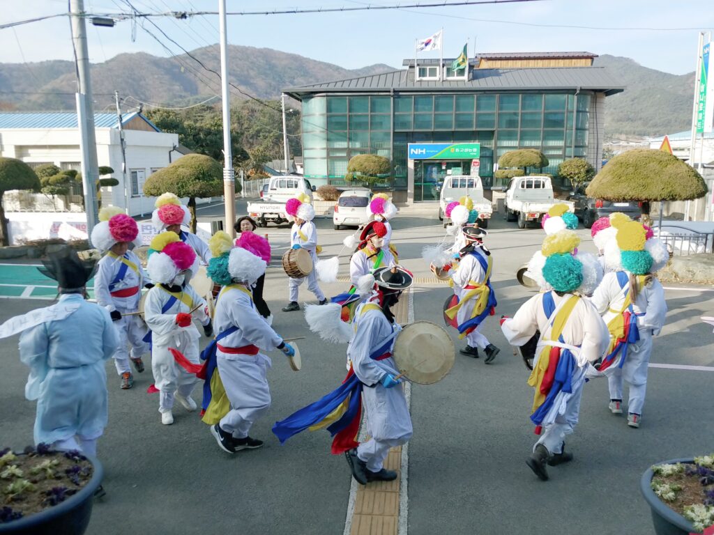 경남 고성군 「구만면 농악단 지신밟기」 행사