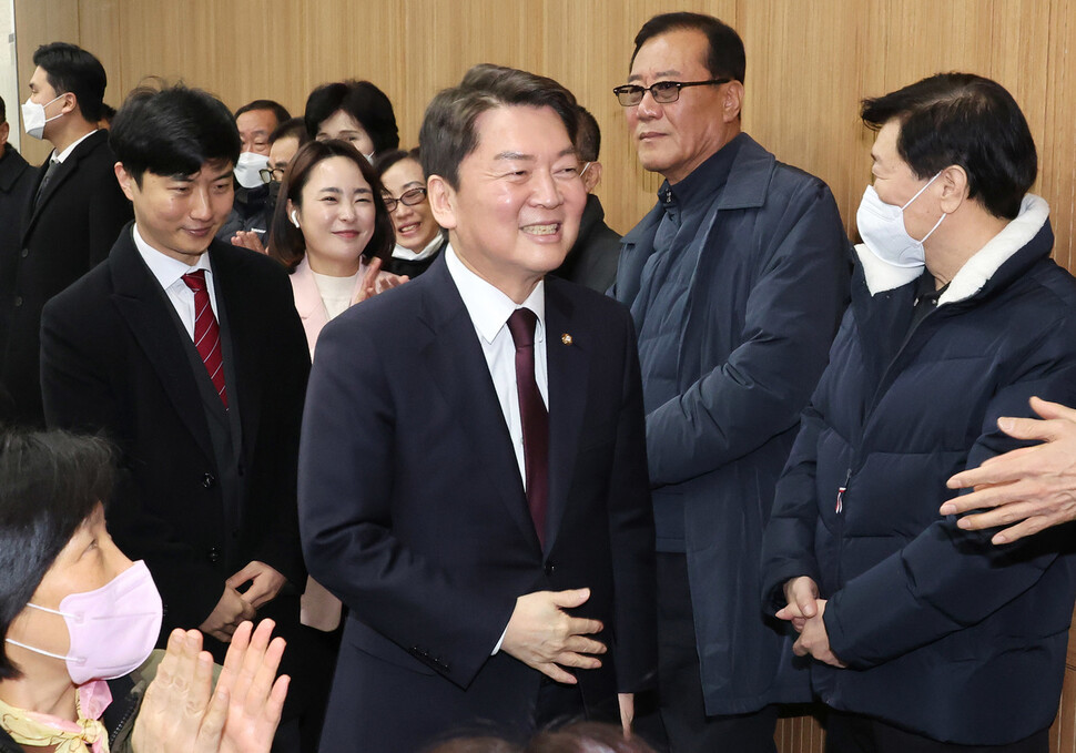 국힘 양자대결 안철수 60.5% vs 김기현 37.1% [갤럽]