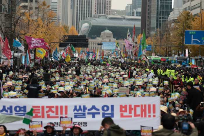 『尹 퇴진 위해 「아스팔트 농사」 시작, 트럼프와 「골프 연습」 정성 반이라도 쏟아라』