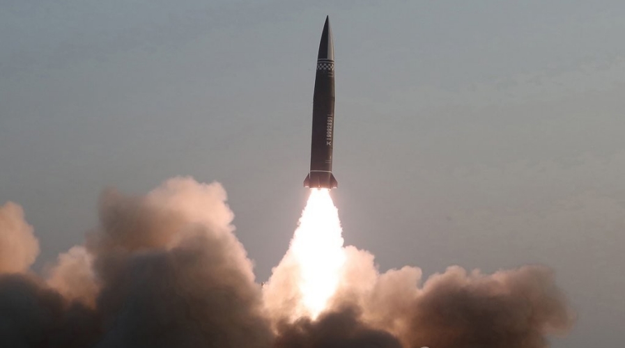 北, 2주만에 또 도발…동해로 단거리탄도미사일 2발 발사