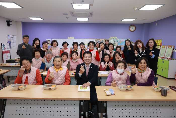 경남 고성군수, 중등학력인정 문해교육 「글봄학교」 방문