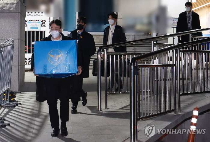 경찰, 대통령실 압수수색 종료…「경호처 불허에 진입 실패」