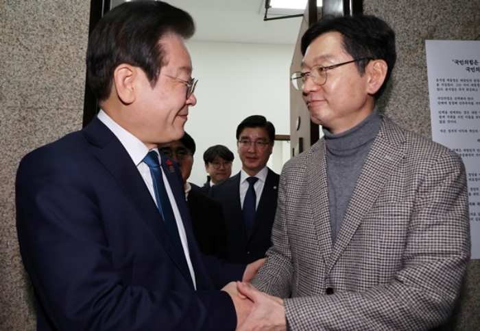 김경수, 민주당 복당…『「더 큰 민주당」 계기 되길』