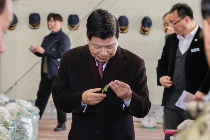 ［동정］이상근 고성군수, 2025년 취나물 초매식 참관