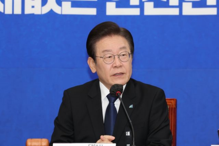 이재명『참사 희생자 이름·영정 공개하라…촛불 들고 해야겠나』