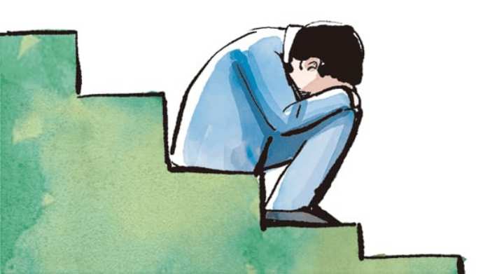 「집 대출 이자·교육비에 등골 휜다」…중산층, 여윳돈 70만원 붕괴