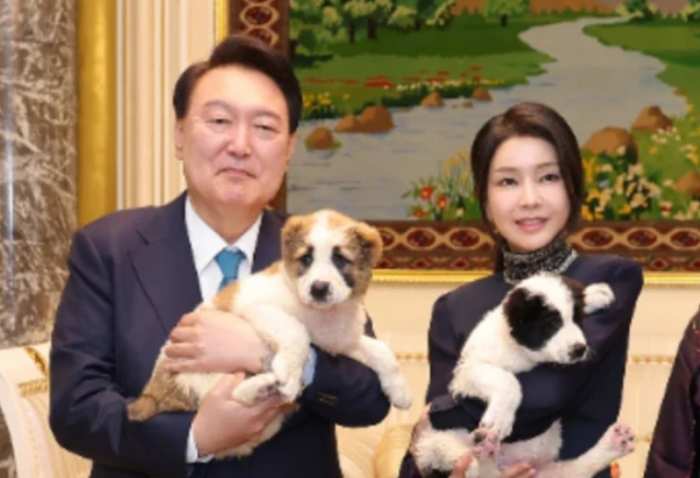 「개가 물건이냐』文 비난하던 尹, 본인도「개버린」