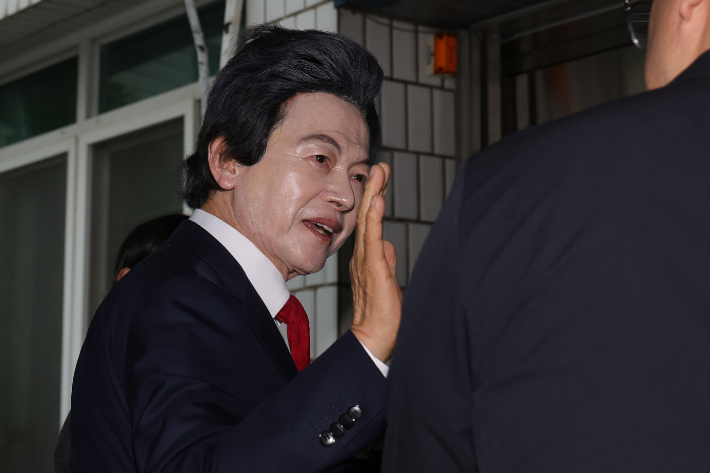 法『증거인멸 우려 있어』…「신도 성추행·사기 혐의」허경영 구속