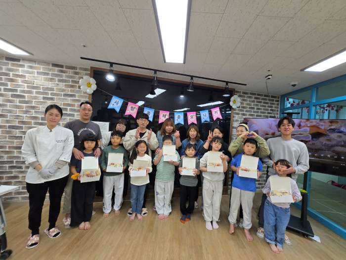 경남 고성군다함께돌봄센터2호점, 부모와 아이가 함께하는 달콤한 요리시간「사랑을 채운 모나카 만들기」진행