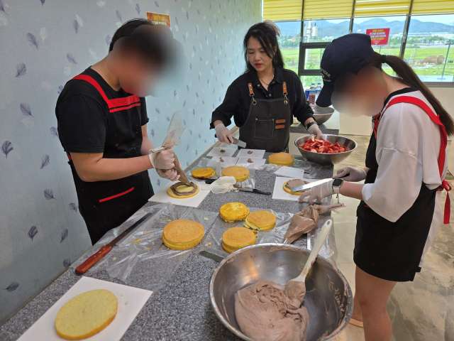 경남 고성군 학교밖청소년지원센터, 학교 밖 청소년 자기계발과 나눔이 함께하는 쌀베이킹 봉사활동 펼쳐