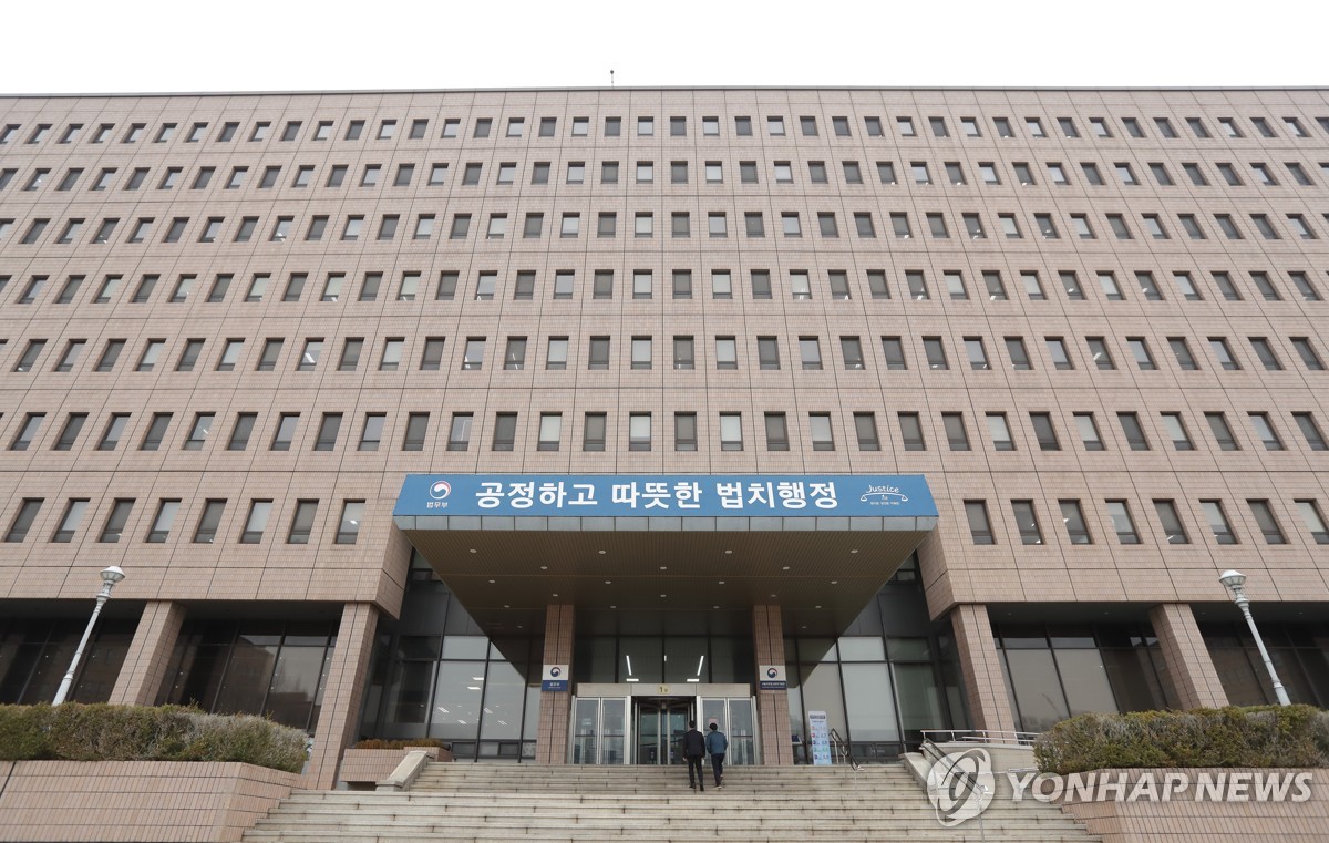 법무부,「사면대상 파악」광복절특사 절차 착수…조국 포함될까