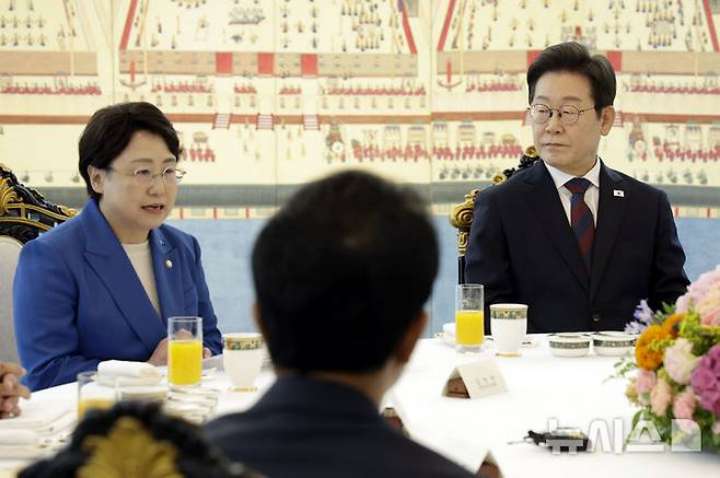 「광복절 특사」조국 포함될까…이 대통령, 막판 고심