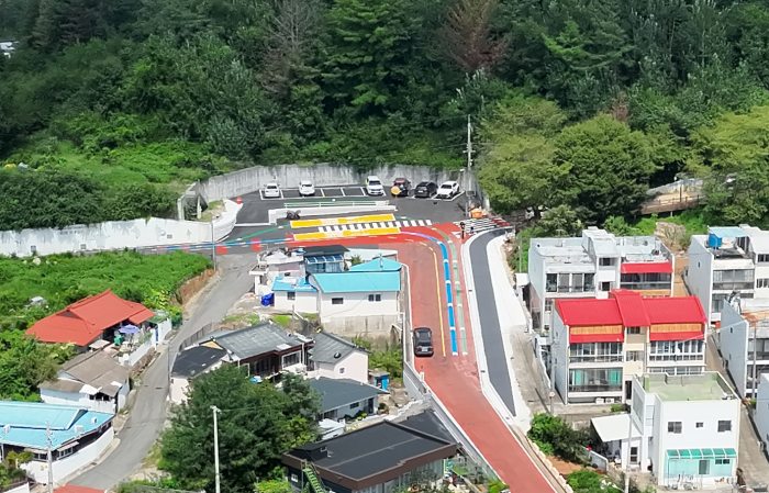 경남 밀양시, 밀양여고 통학로 개선공사 완료…안전한 등·하교 환경 조성
