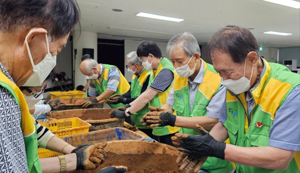 공무원연금공단 대구지부,「EM흙공 제작으로 우리 지역 하천 살리기에 앞장」