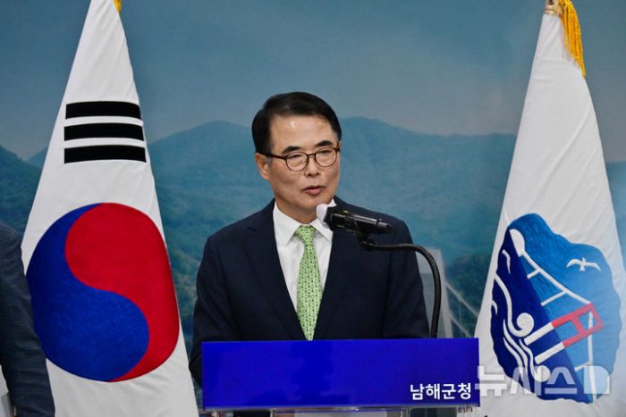 경남 남해군『내년부터 2년간 전 군민에게 월 15만 원 지급』