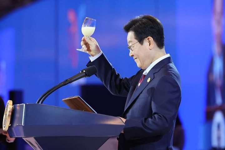 李대통령 지지도 6%p 뛴 63%…『APEC 성과』 [한국갤럽]