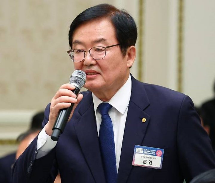 구청장「노래자랑 출연한 뒤에서 춤 춘 女공무원들 출장 처리」논란