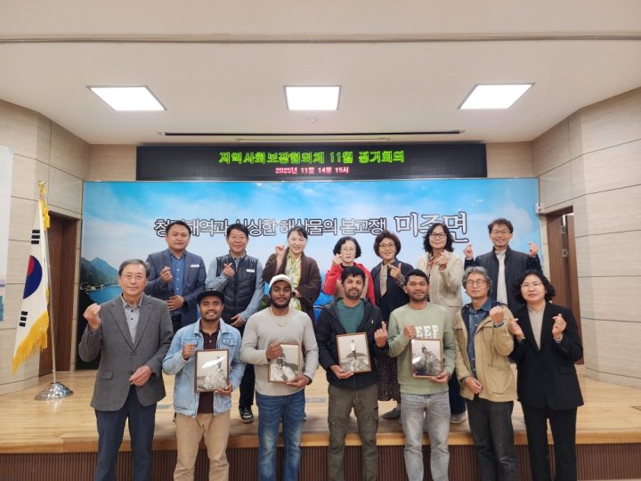 경남 남해군 미조면지역사회보장협의체, 외국인 근로자 사진 전달행사