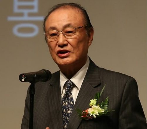 「로맨스물」주역 원로배우 윤일봉 별세…엄태웅 장인상
