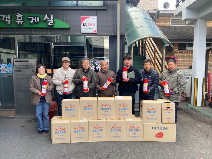 미르치과의원, 밀양아리랑시장에 소화기 100대 기증