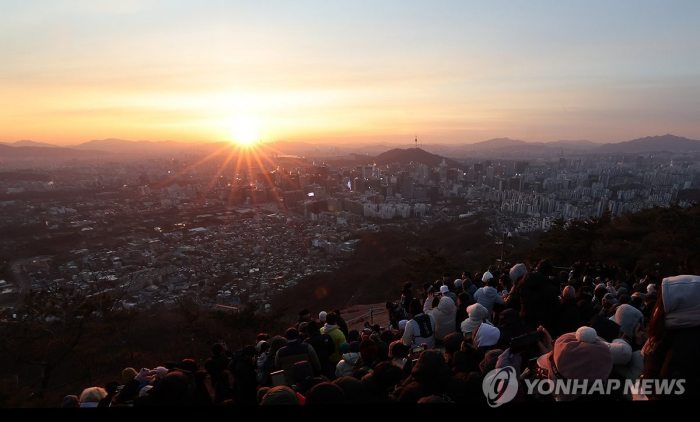 『건강과 무탈만 바랄 뿐』…맹추위 뚫고「2만6천 명 해맞이 함성」