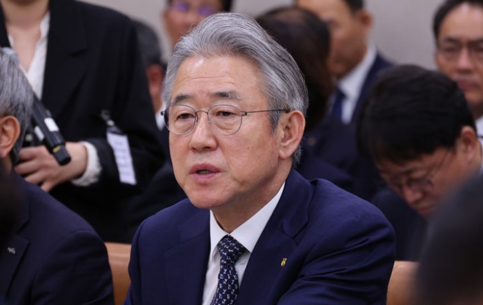 농협 대국민 사과…「강호동 회장 겸직 사임·임원진 자진사퇴」