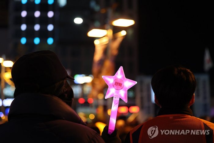 계엄 막은 韓 시민, 노벨평화상 추천…李대통령『인류사의 모범』