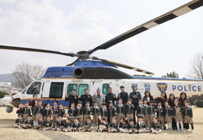 경남경찰청, 참수리 헬 김성찬기 취항식·점검 비행