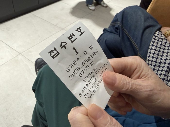2차 고유가 지원금 첫날 북새통…『약값으로』·『생필품 사러』