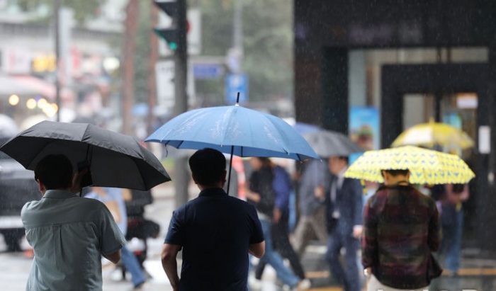 전국 곳곳 비…남해안·제주 최대 100㎜ 폭우[오늘날씨]