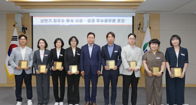 경남도, 상반기「우수 부서 10곳·이달의 공무원 4명」시상