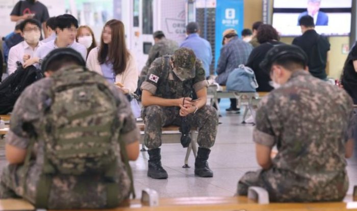 병사「월급 150만원」이 독 됐다…빚쟁이 돼 전역하는 장병들, 대출잔액 242억 돌파