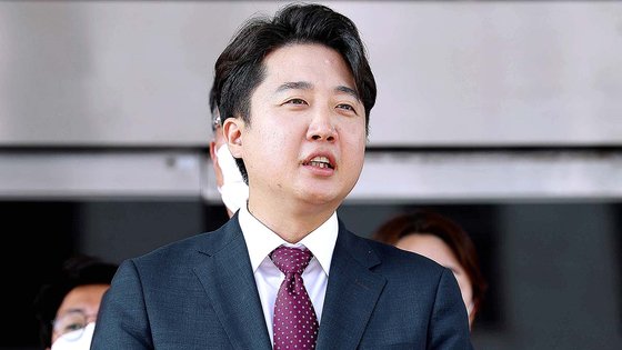 「나이 연대설」친윤 정면비판…이준석『머리에「김장」밖에 없나』