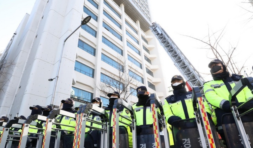 경찰, 양대노총 사무실 등 8곳 압수수색…건설현장 불법 수사