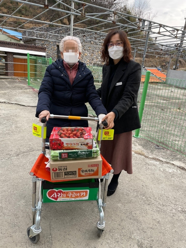 경남 고성군, 거동 불편 어르신에게「사랑의 구르미카」 전달