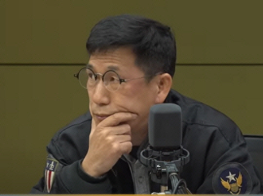 진중권 교수, 『대통령 개입해 꼴등을 일등으로…「자유」떠들기만 해봐라』 직격