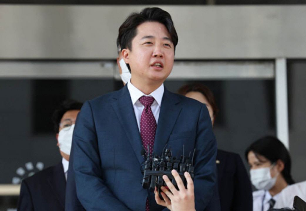 이준석 전 대표, 자필 탄원서…『尹대통령, 신군부 비유』파문
