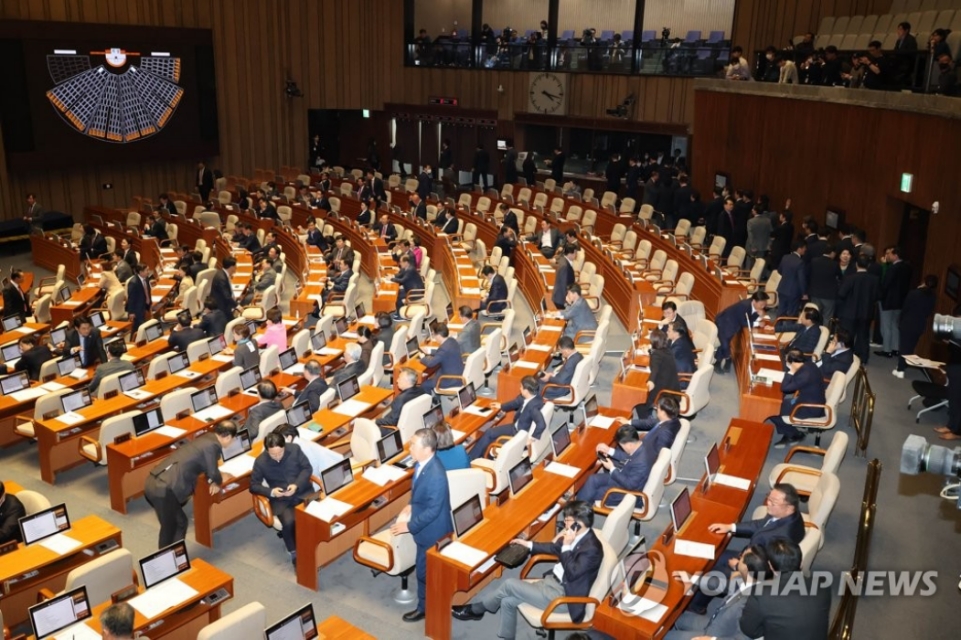 「尹거부권」 양곡법 개정안, 재투표서 부결…野『대체입법 논의』