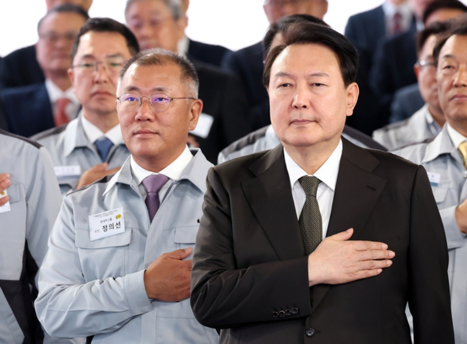 尹대통령 지지도 27%까지 하락…美 도·감청 논란 여파